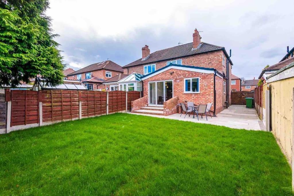 Sandileigh House By Yourstays - Luxurious 3 Bedroom House In Altrincham Exterior photo
