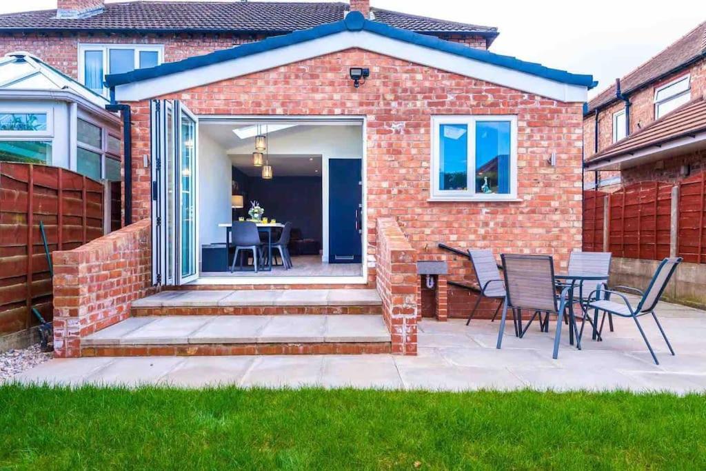 Sandileigh House By Yourstays - Luxurious 3 Bedroom House In Altrincham Exterior photo
