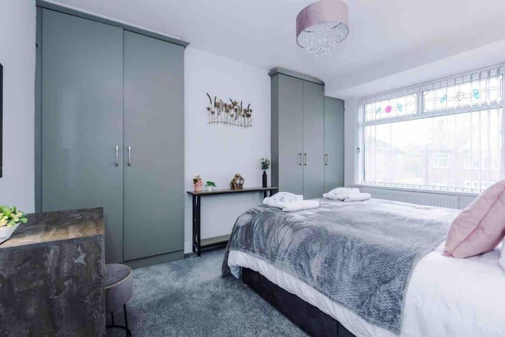 Sandileigh House By Yourstays - Luxurious 3 Bedroom House In Altrincham Exterior photo