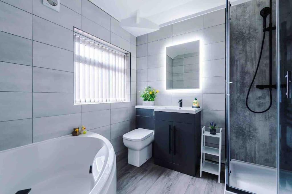 Sandileigh House By Yourstays - Luxurious 3 Bedroom House In Altrincham Exterior photo