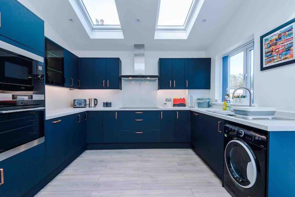 Sandileigh House By Yourstays - Luxurious 3 Bedroom House In Altrincham Exterior photo
