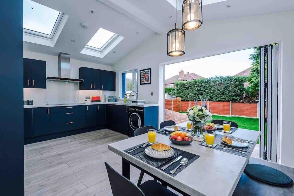 Sandileigh House By Yourstays - Luxurious 3 Bedroom House In Altrincham Exterior photo